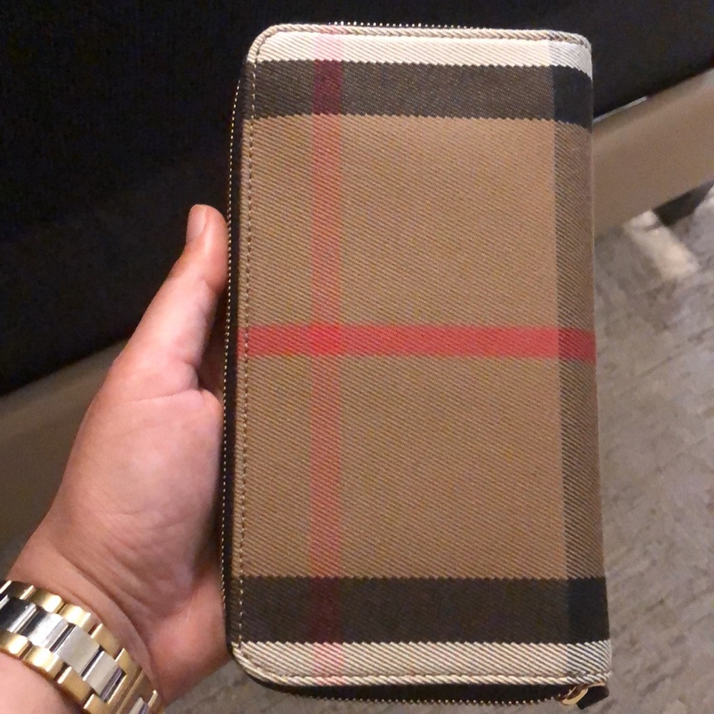 Burberry Elmore Wallet House Check Derby Zip Around Black- New - Picture 4 of 4